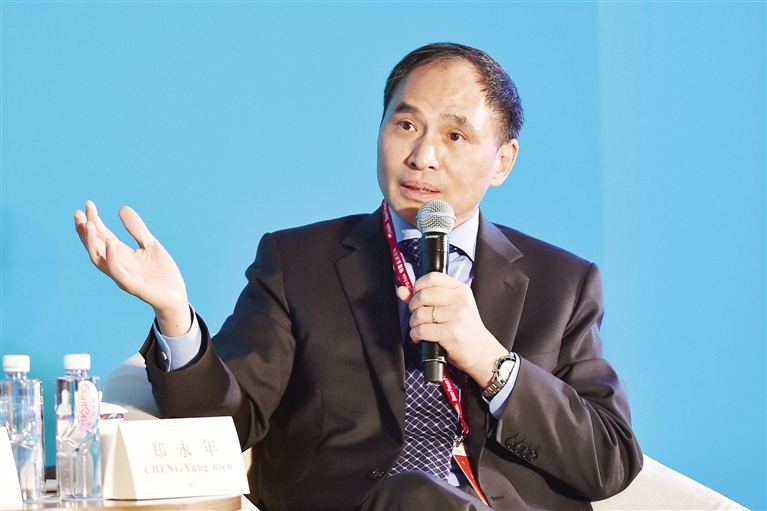 郑永年:我们必须靠自己的梯子爬上去,否则永远要跟在西方后面